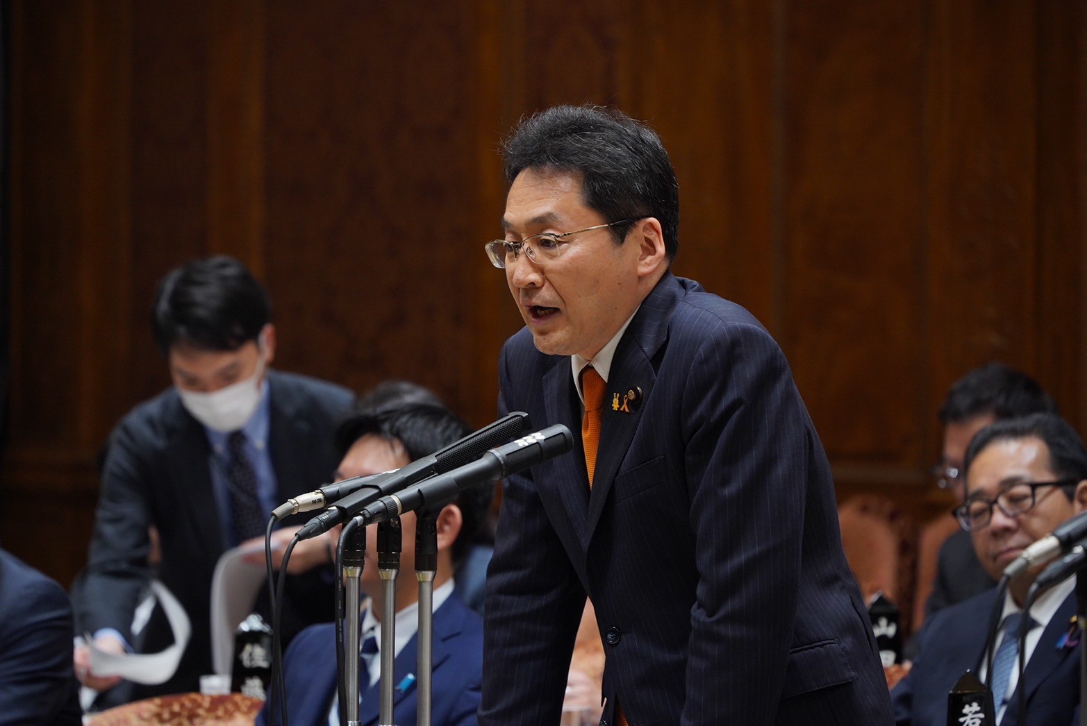 【参予算委】礒﨑哲史副代表が賃上げ支援策などについて質疑