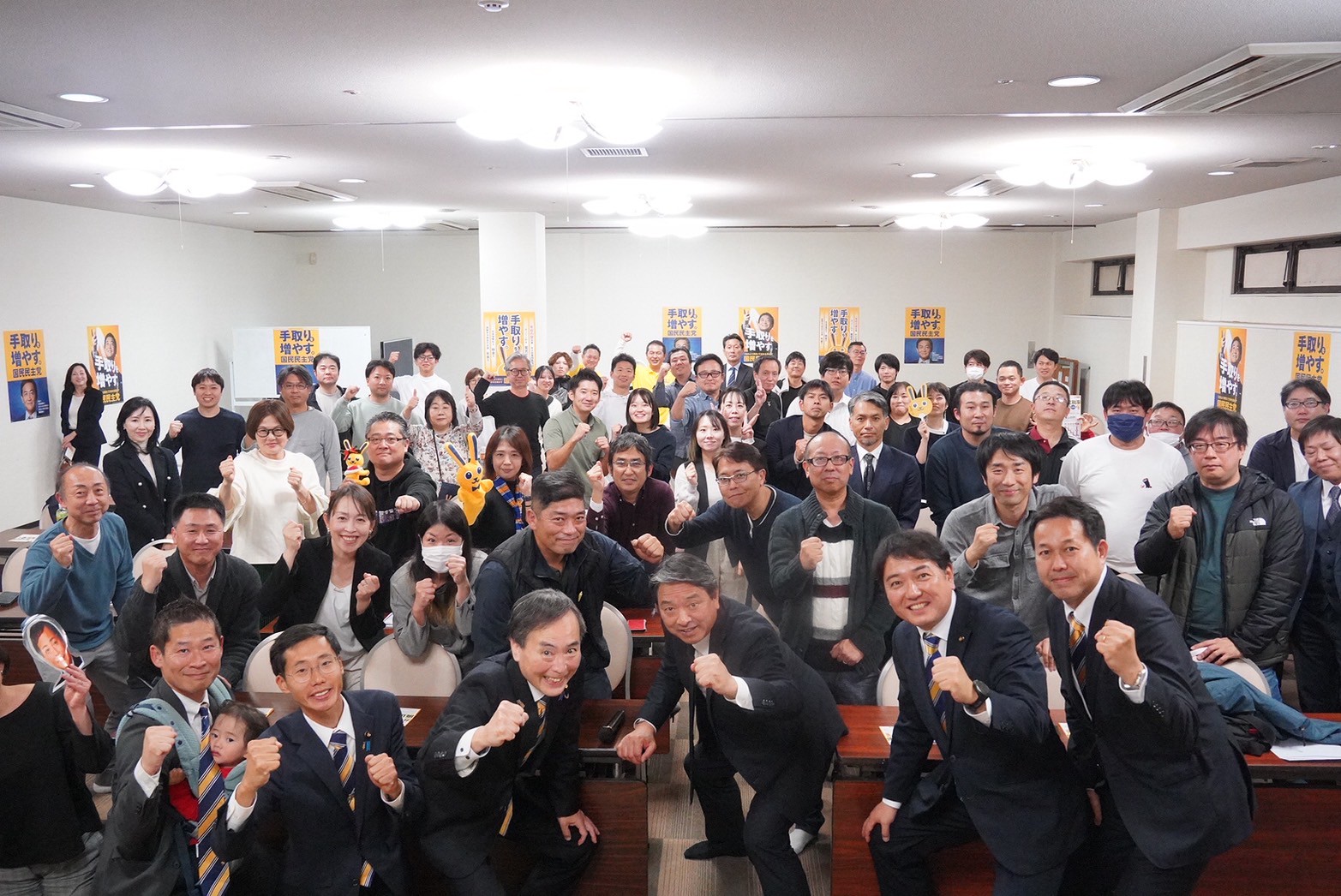 【佐賀】「一生懸命働いて税金を払っている中間層に報いたい」榛葉幹事長が全国キャラバンで講演